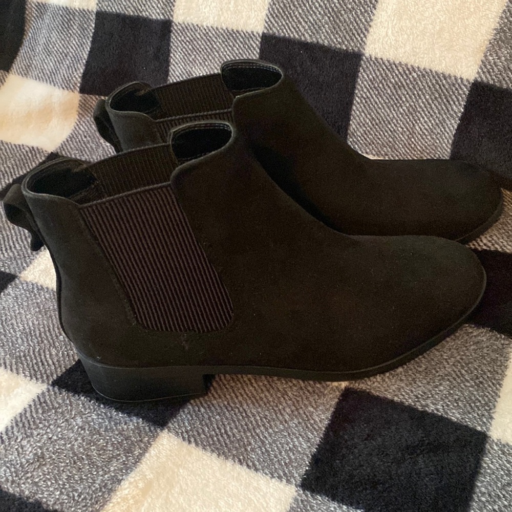 Sz 9.5 Black Booties